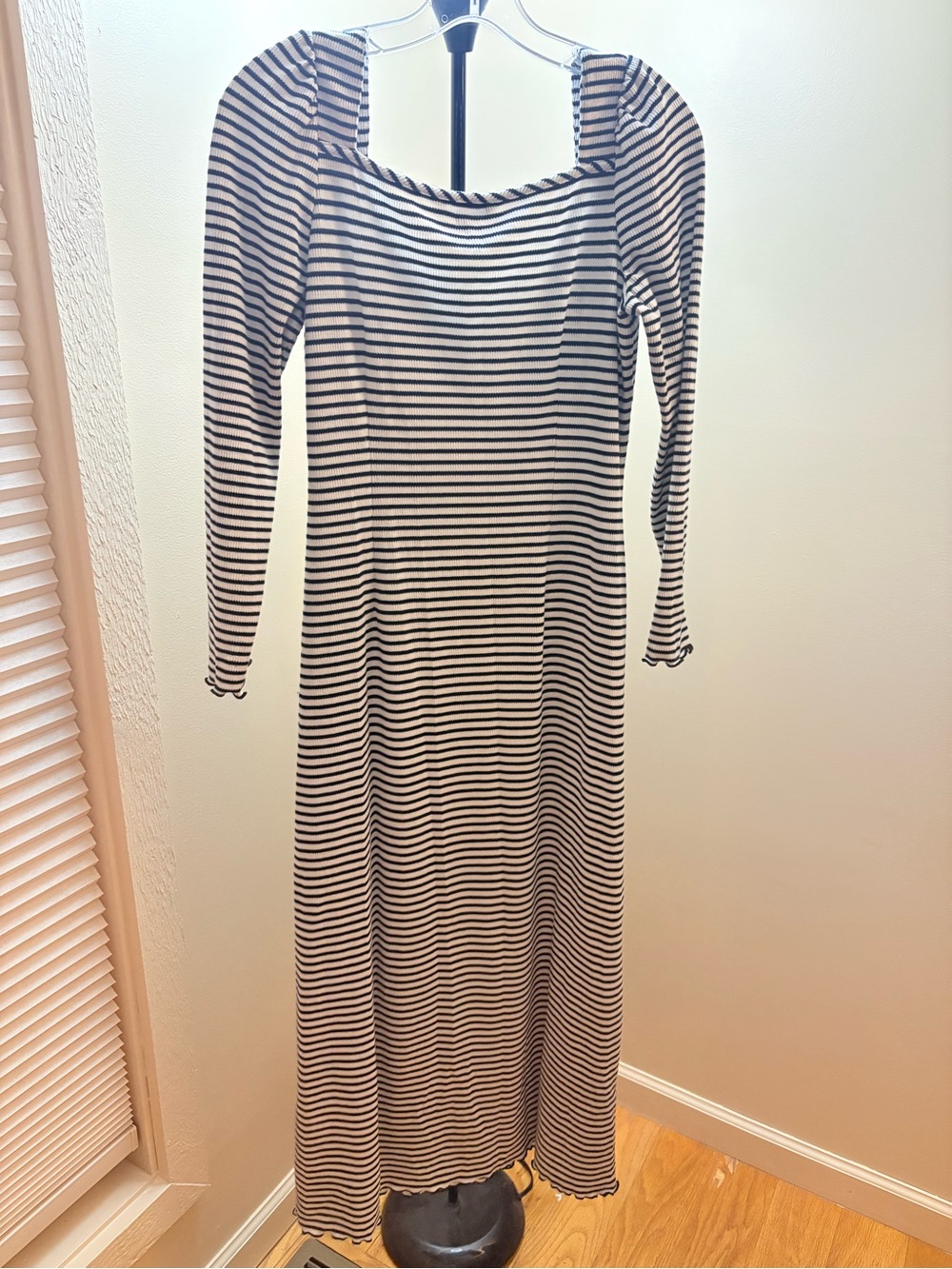 Maggy London Black & White Striped Long-Sleeve Midi Dress - Picture 8 of 10